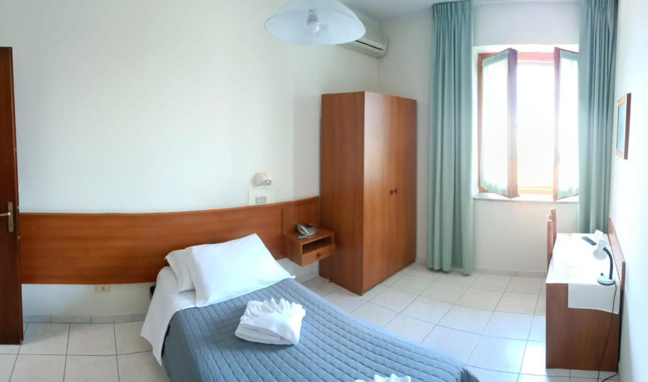 Hotel Baiardo Romagnano Sesia Exterior foto