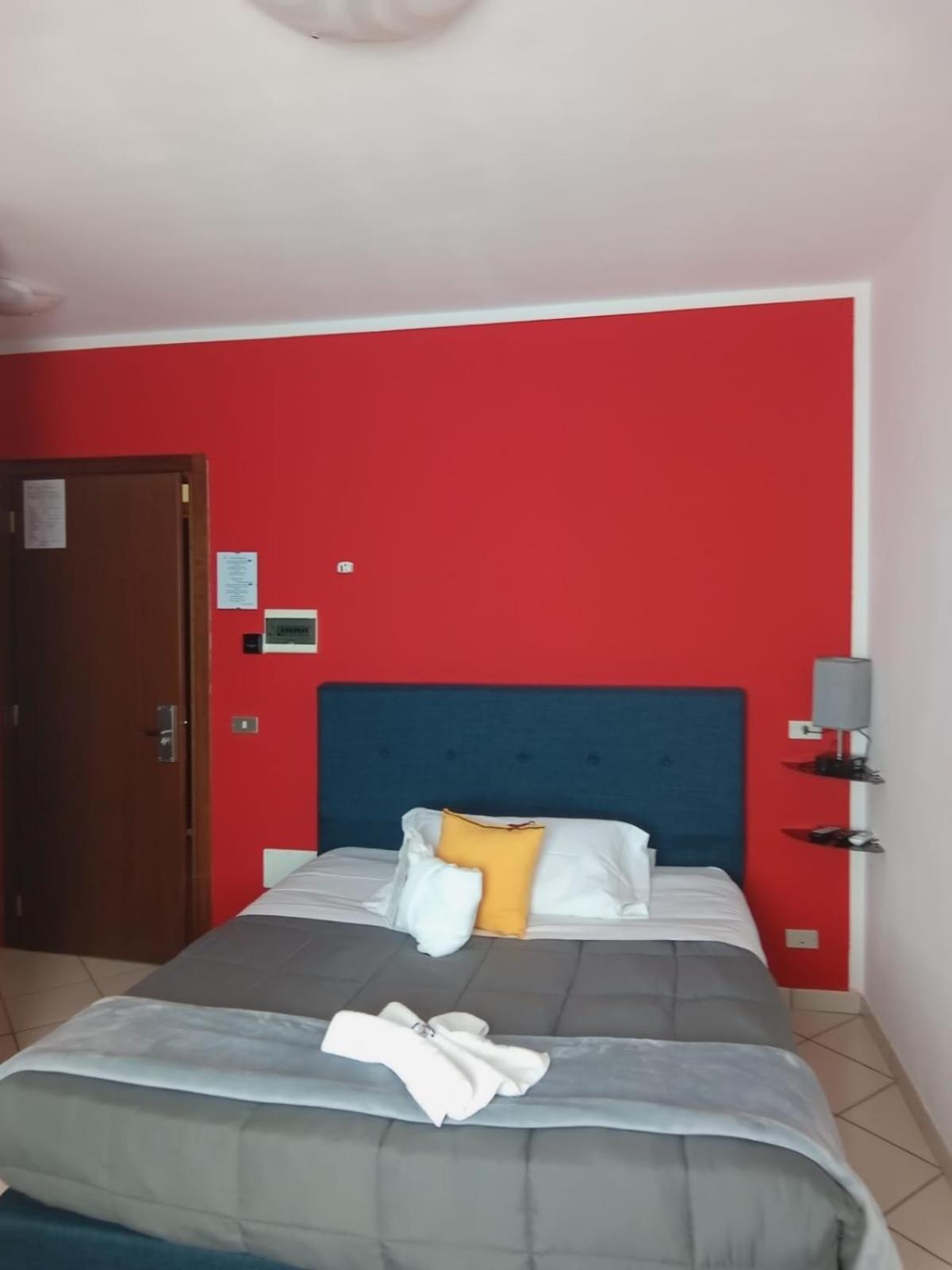 Hotel Baiardo Romagnano Sesia Exterior foto